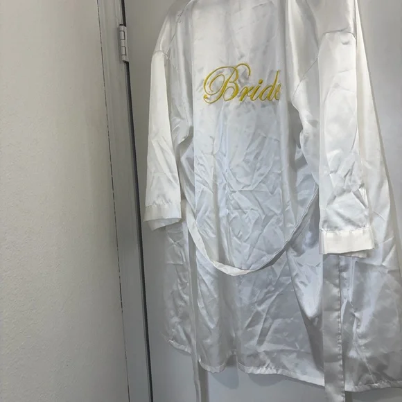 Bridal kit: White Bride Robe + Short Veil - Picture 5 of 14